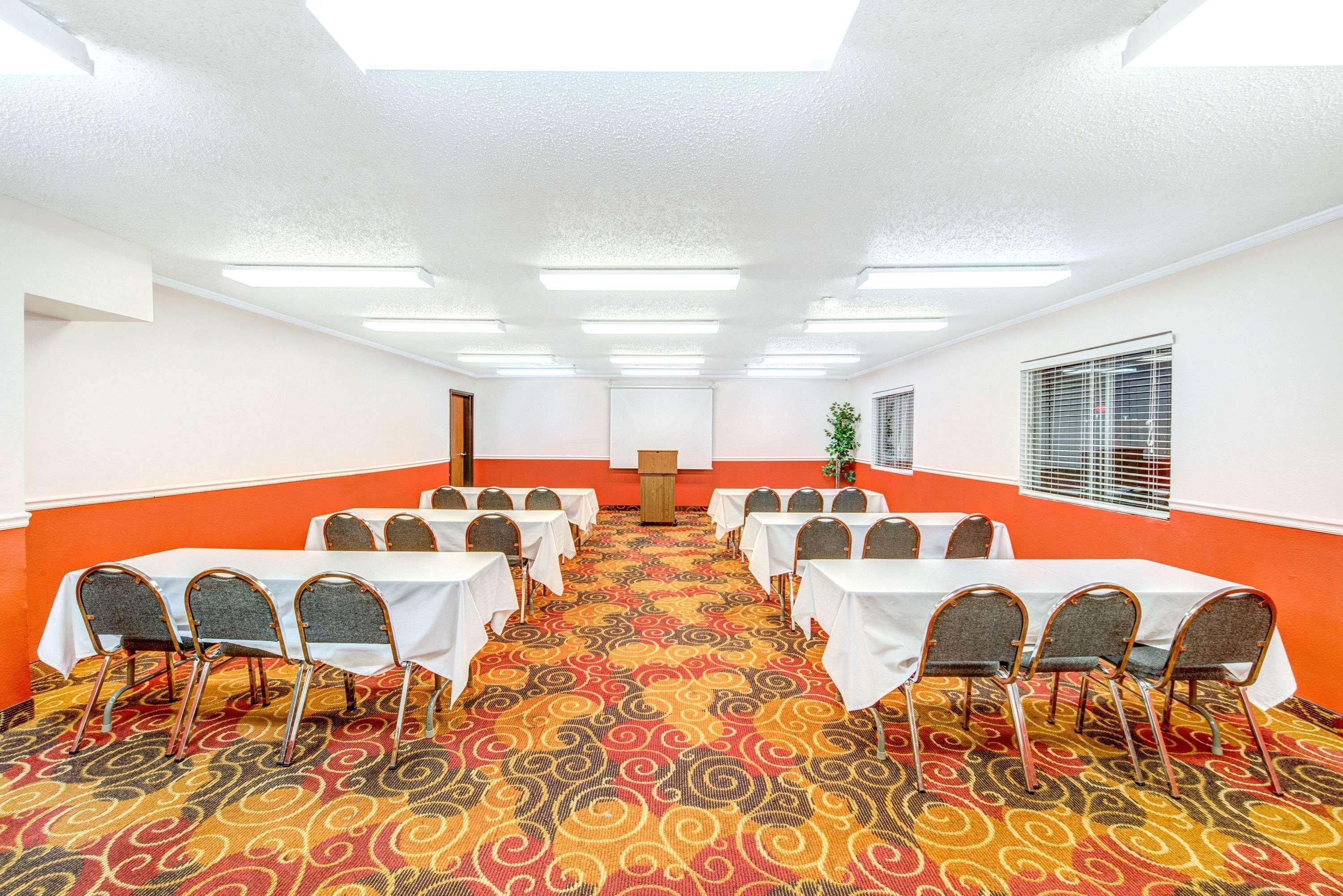 Super 8 By Wyndham Mckinney/Plano Area Екстериор снимка